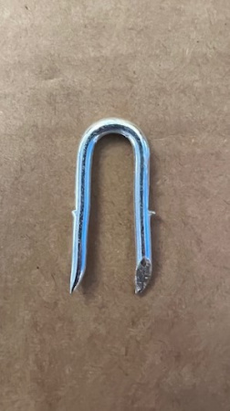 Скоба U-образная с зубцами 40х4 мм (в коробке по 5 кг)